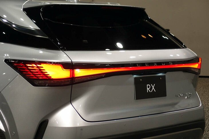 レクサスRX450h＋“バージョンL”（リアコンビランプ）