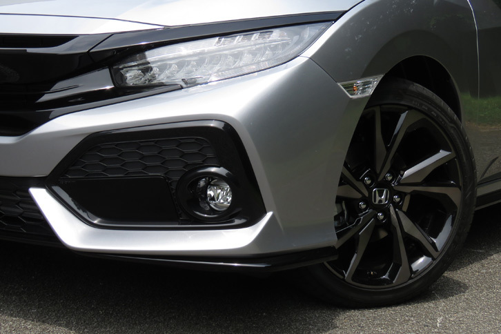 ホンダ・シビックハッチバック（フロントフォグランプ）