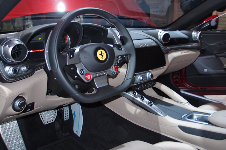 運転席まわりの様子。