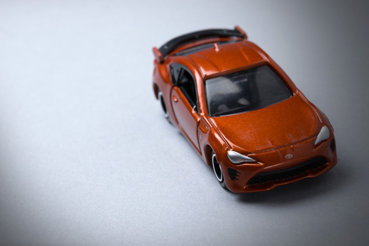 ボディーやシャシーについては、リアピラーのスポット溶接の増し打ちによって車体剛性を向上させたほか、サスペンションの改良により操舵応答性と乗り心地を改善。オプションでザックスのショックアブソーバーも設定された。（写真＝郡大二郎）