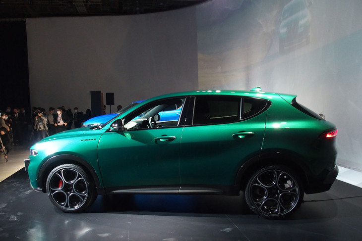 アルファ・ロメオ・トナーレ（サイドビュー）