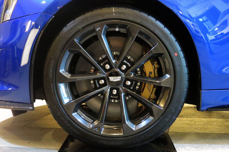 キャデラックATS-Vベクターブルースペシャル（タイヤ＆ホイール）