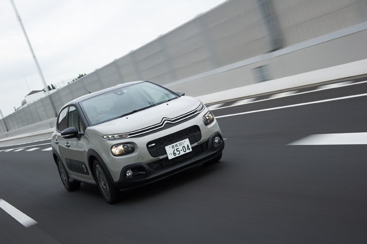 今回のテストドライブでは、高速道路を中心に570km余りを走行。満タン法で12.5km/リッターの燃費を記録した。