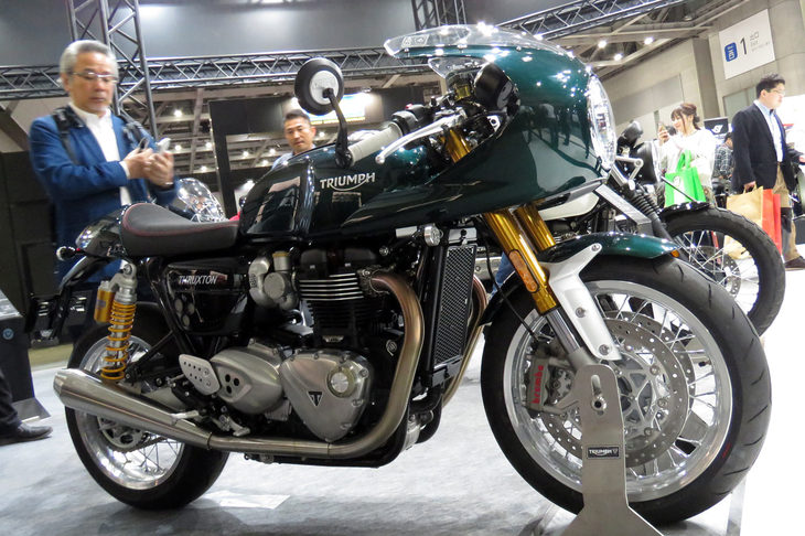 トライアンフ・スラクストンR