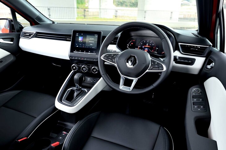 ブラック＆ホワイトのコントラストが印象的なインテリア。各所にはソフトな素材があしらわれており、上質感に満ちている。