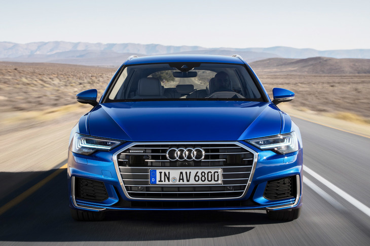 巨大な六角形のシングルフレームグリルが目を引く、「A6」のフロントマスク。