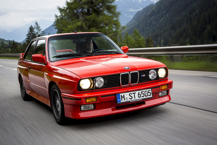 1985年に登場した初代「BMW M3」。パワーユニットは2.3リッター直4エンジン。