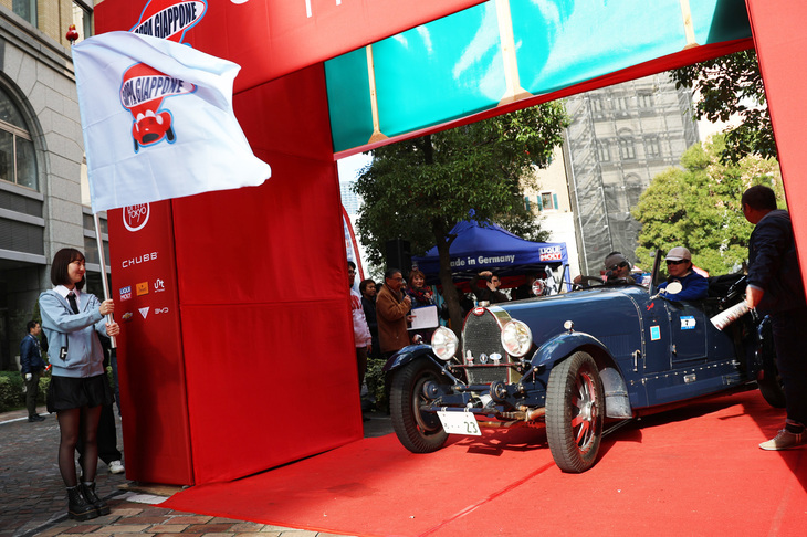 今回はブガッティが8台も参加していた。カーナンバー7を付けたこれは1928年「T43グランスポルト」。