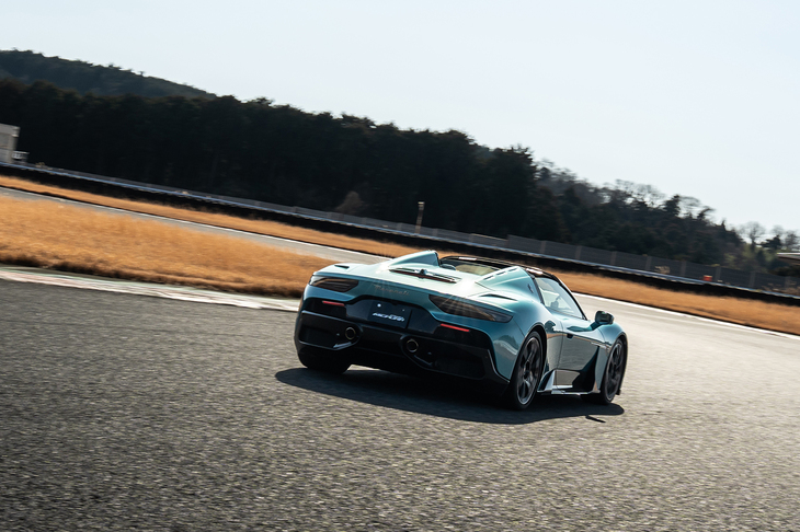 3リッターV6ツインターボの「ネットゥーノ」ユニットは最高出力630PS／最大トルク730N・mを発生。F1マシン譲りのプレチャンバーシステムを採用している。