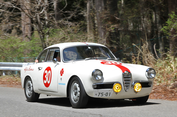 コンペティションマシン風に装った「アルファ・ロメオ・ジュリエッタ スプリント」。