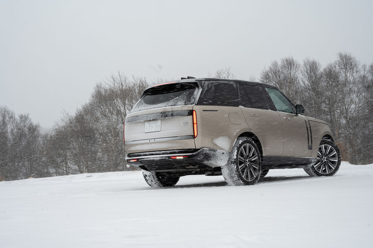 どのような悪条件のもとでも、確実に、しかも快適に、乗員を目的地に送り届ける。「レンジローバー」が初代で掲げたコンセプトは、5代目となる新型にも確かに受け継がれていた。