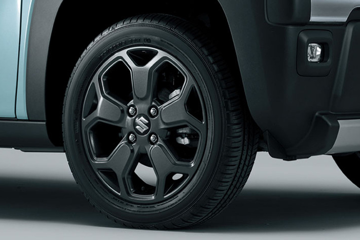 「ハスラー タフワイルド」には、ブラックメタリックの15インチホイールが標準で装備される。