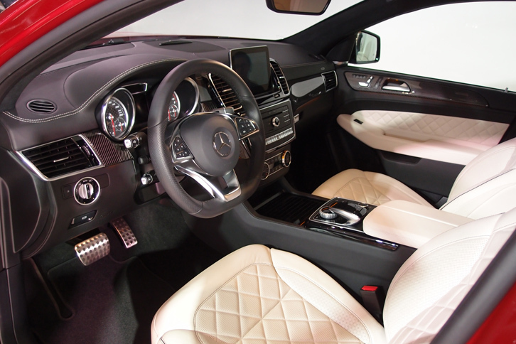 「メルセデスAMG GLE43 4MATICクーペ」のインテリア。