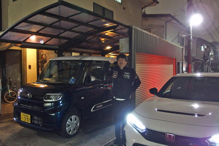 試乗当日の夜、わが家にやってきた「シビック タイプR」は、タイプRのイメージカラーでもある「チャンピオンシップホワイト」に塗られていた。ボンネットにデカい日の丸をつけたら猛烈に似合いそうだ。