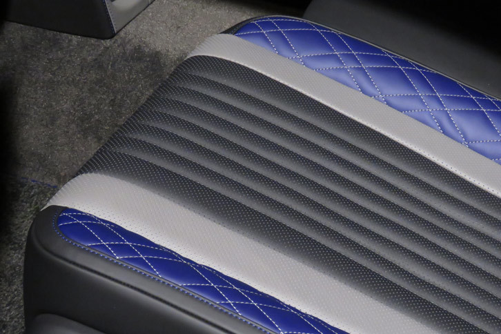 ベントレー・フライングスパーV8 Sストラトゥスエディションbyマリナー（フロントシート）