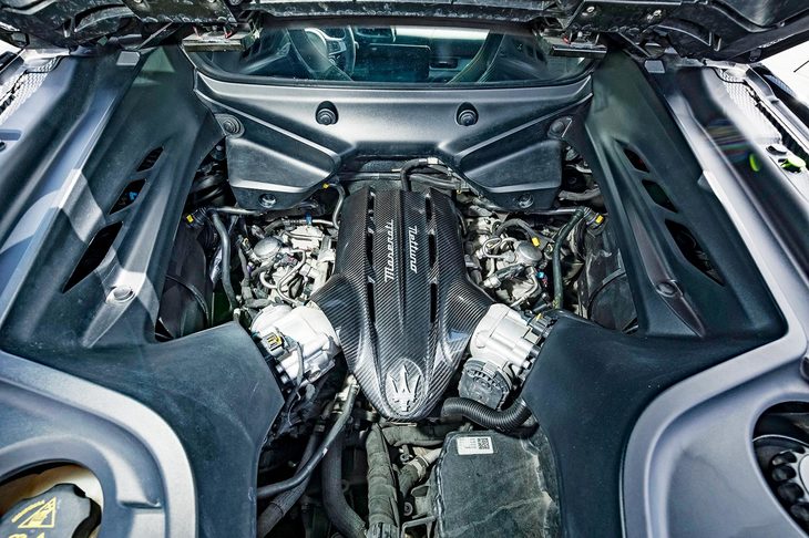 3リッターV6ツインターボの新型エンジン「ネットゥーノ」は、デュアルインジェクション、デュアルイグニッションを採用した革新的なプレチャンバー燃焼システムを搭載している。