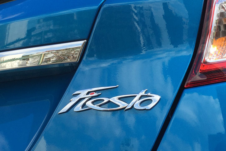 ボディーカラーは「ブルーキャンディメタリック」。ポップな色合いはコンパクトな「フィエスタ」にお似合い。