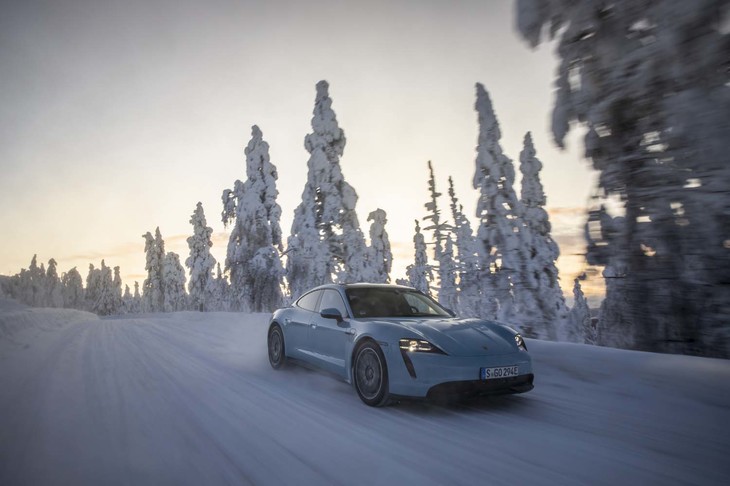 ポルシェ・タイカン4S