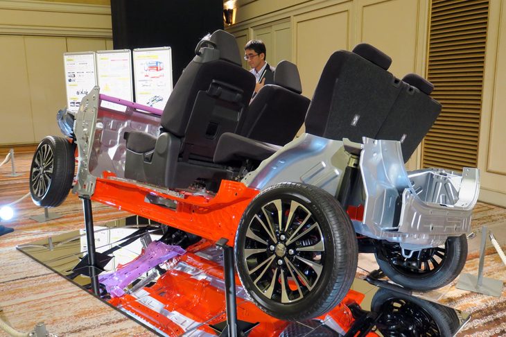 大幅な軽量化の実現とねじり剛性の向上も、新しいプラットフォームの特徴だ。