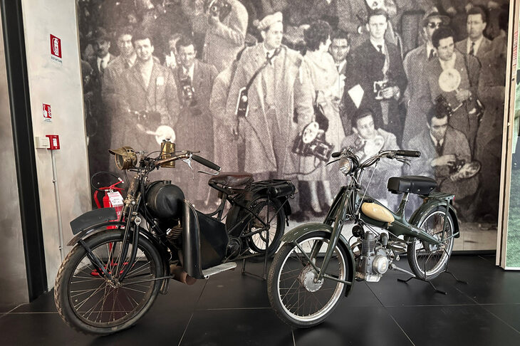 ミッレミリアを報じるジャーナリストたちが駆った二輪車。