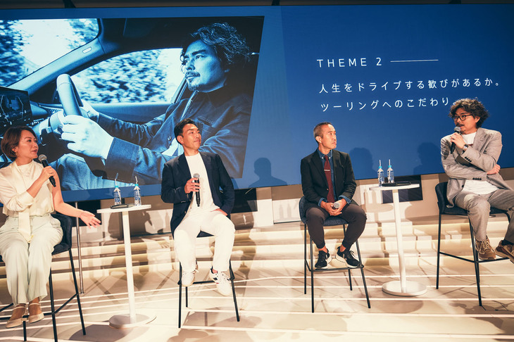 イベントでトークライブを行った登壇者。写真右から俳優の小澤征悦氏、『エスクァイア日本版』編集長の小川和繁氏、BMWジャパンのプロダクトマネージャー御舘康成氏、同ブランドコミュニケーションマネージャー井上朋子氏。