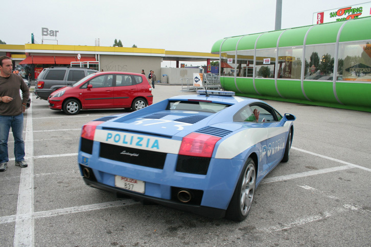 同じく、「ガヤルド」のパトカー。リアに見られる「POLIZIA」の文字が、その証し。