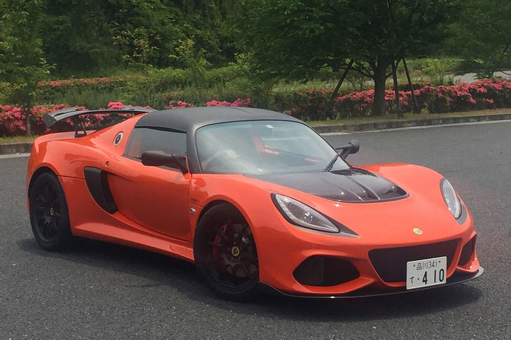 2012年に、「エキシージ」としては3代目となる現行モデル「シリーズ3」が発表されている。