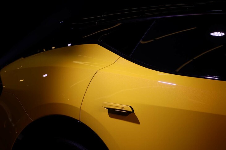 ロータス・エレトレR（リアドアおよびリアフェンダー）