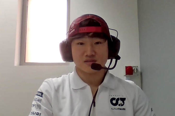 シーズンオフ中に日本への帰国を果たすも、感染対策による隔離期間もあり、母国を満喫できたのは数日だけだったとか。友達とカニを食べリフレッシュしたと話す角田選手は、21歳の青年に戻っていた。