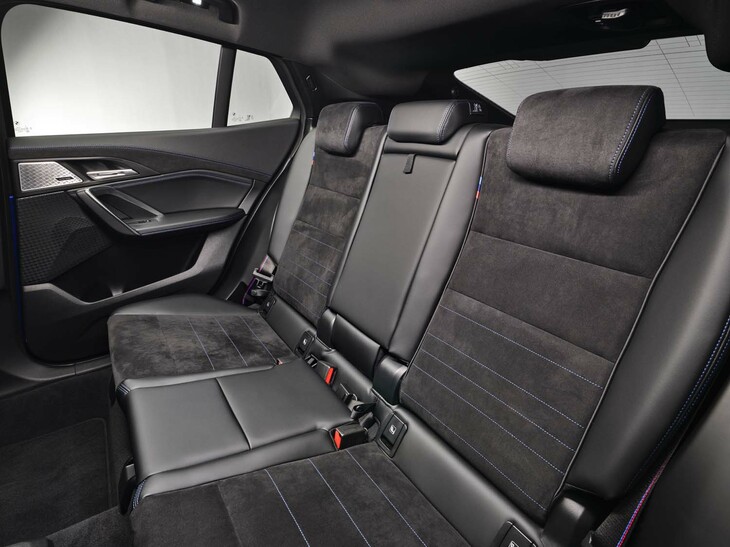 BMW X2 M35i xDrive（リアシート）