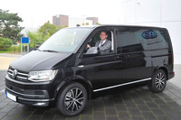 「メルセデス・ベンツ・ヴィート」と並び、イタリアで観光タクシーとして人気がある「フォルクスワーゲン・マルチバン」。