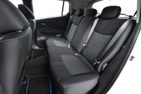 後席の様子。駆動用バッテリーの容量が拡大された新型「リーフ」だが、サイズは先代から変わらず。ゆとりの居住空間が確保されている。