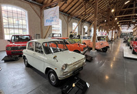 「ロードスター」や「RX-7」はもちろん、「コスモスポーツ」や「キャロル」（写真）といったヒストリックモデルも網羅されている。