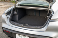 荷室容量はバッテリーの仕様によらず、フロントトランクが84リッター、リアトランクが407リッターとなっている。