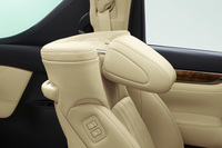 可倒式の助手席ヘッドレスト。