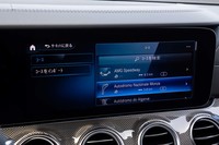「MBUX」に「AMGトラックペース」が内蔵されるのも「E63 S 4MATIC＋」のみ。世界の主要なレーストラックの情報があらかじめインストールされており、自分のラップタイムを記録できる。
