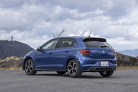 「ポロTSI Rライン」は17インチホイールやツインエキゾーストフィニッシャー、ボディー下部の外装パーツなどによってスポーティーに仕立てられている。