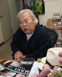 在りし日の徳大寺有恒氏。2007年、東京・千代田区三番町に構えていた事務所にて。