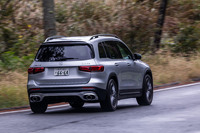 「AMG GLB35 4MATIC」は、前後100：0から50：50までの範囲でトルクを連続可変配分する、電気機械制御式多板クラッチを用いた「AMG 4MATIC」を搭載している。