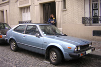 パリにて、初代「アコード」。「Honda」を「オンダ」と読むのはイタリアだけでなく、フランスでも同じ。2005年。