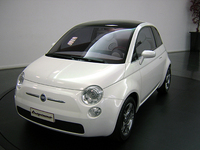 フィアット復活物語 第2章「狙うはプレミアム、新チンクエチェントはキミが作る！」（大矢アキオ）