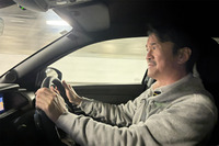 走行モードを「AUTO」にするとおよそ30km/hまでがモーターによる前輪駆動走行、30～90km/hの速度域ではオンデマンドの4WDとなり、「SNOW」「SAND/MUD」を選択した場合は、30km/hまでの速度域でも4WDとなる。