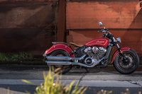 現行の「スカウト」シリーズは2015年にデビュー。往年の名車の名を復活させたリバイバルモデルとしても、軽快な走りを楽しめるアメリカンモーターサイクルとしても、人気を博している。