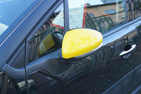 「C3 JCC＋」のサイドミラーには鮮やかなイエローが施されていた。