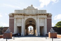 街の入り口にあるメニン門は、イープルを象徴する建物。