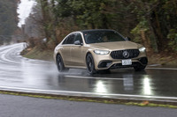 「S63」は統合型車両運動特性制御システム「AMGダイナミクス」を搭載。各種センサーの情報から車両が走行状態を認識し、スタビリティーコントロールや4WD、電子制御式LSDなどの制御を最適化。機敏な走りを実現する。