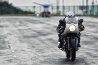 ボディーサイズ：全長×全幅×全高＝2185×740×1180mm
    ホイールベース：1435mm
    重量：198kg
    エンジン：744cc 空冷4ストローク V型2気筒 OHV 2バルブ
    最高出力：50ps（37kW）/6200rpm
    最大トルク： 6.1kgm（60Nm）/2800rpm