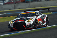 GT300クラスも「GT-R」が存在感を示した。写真はクラス優勝を果たした、星野一樹／高星明誠組のNo.3 B-MAX NDDP GT-R。
    