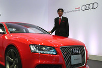 「ハイパフォーマンスなエンジンと安定したクワトロの走りが、スッと非日常の世界へ連れて行ってくれる」と、「RS 5」の走りを評した、アウディジャパンの大喜多寛社長。