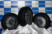 ミニバン専用、トーヨー「トランパスMP4」は天海祐希と竹野内豊がピーアールの画像